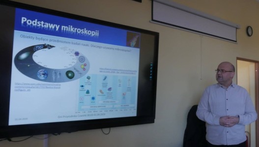 Pracownicy Katedry Biofizyki w IV LO w Bydgoszczy. Kliknij, aby powiększyć zdjęcie.